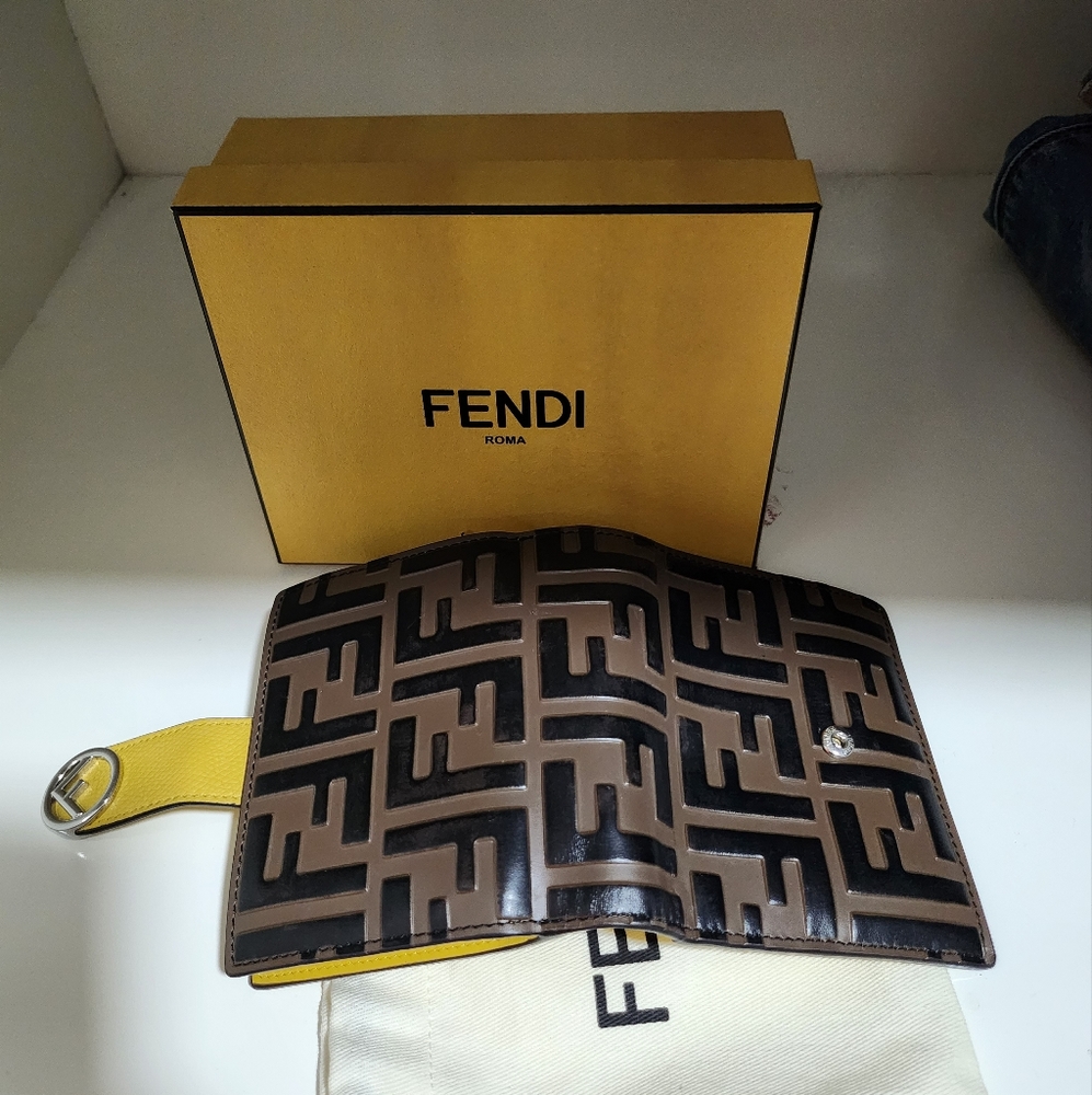 Fendi Wallet - Picture 2 of 5